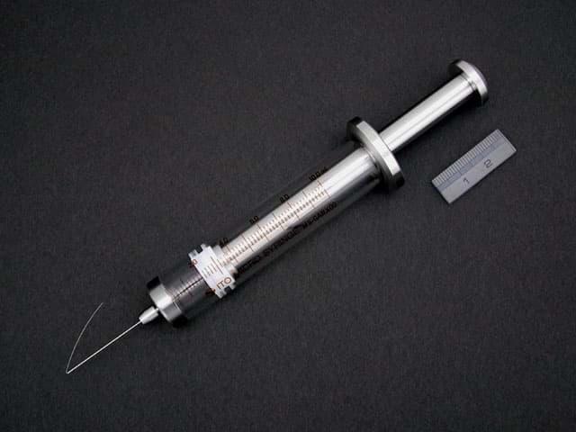 Immagine di Syringe; 10 ml; gas tight; removable needle; 30 mm needle length